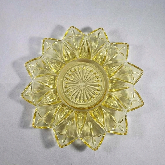 Vintage Federal Clear Amber Glass Petal Sunburst Starburst Appetizer Pla… - Picture 2 of 4